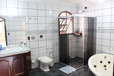 Casa à venda com 520m², 5 quartos e 3 vagasBanheiro da Suíte 2