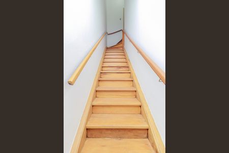 Casa à venda com 150m², 4 quartos e 1 vagaEscada