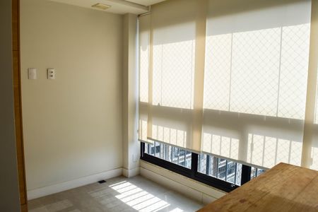 Apartamento à venda com 84m², 3 quartos e 2 vagas Apartamento à venda com 84m², 3 quartos e 2 vagasVaranda