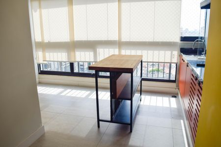 Apartamento à venda com 84m², 3 quartos e 2 vagas Apartamento à venda com 84m², 3 quartos e 2 vagasVaranda