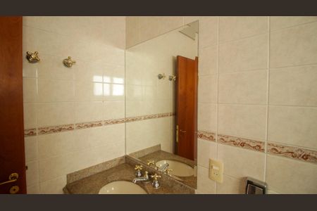 Apartamento à venda com 130m², 3 quartos e 4 vagasBanheiro da Suíte