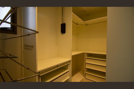 Apartamento à venda com 260m², 4 quartos e 3 vagasCloset da Suíte 1