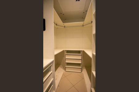 Apartamento à venda com 260m², 4 quartos e 3 vagasCloset da Suíte 1