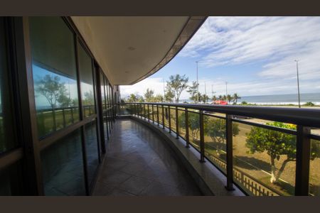 Apartamento à venda com 260m², 4 quartos e 3 vagasVaranda