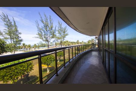 Apartamento à venda com 260m², 4 quartos e 3 vagasVaranda