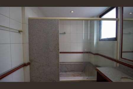 Apartamento à venda com 260m², 4 quartos e 3 vagasBanheior da Suíte 1
