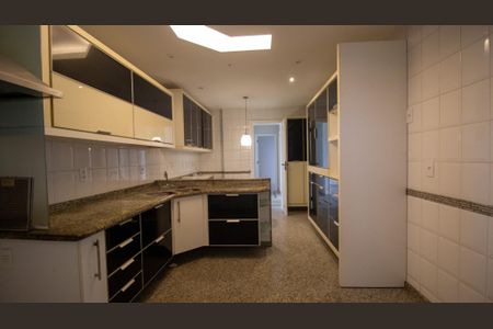 Apartamento à venda com 260m², 4 quartos e 3 vagasCozinha e Área de Serviço