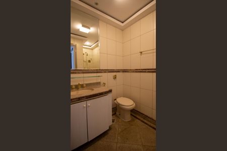 Apartamento à venda com 260m², 4 quartos e 3 vagasBanheiro da Suíte 2