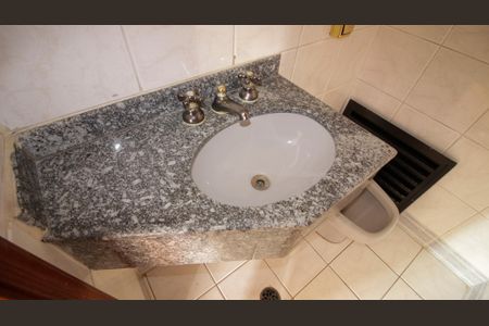 Apartamento à venda com 130m², 3 quartos e 5 vagas Apartamento à venda com 130m², 3 quartos e 5 vagasLavabo 1