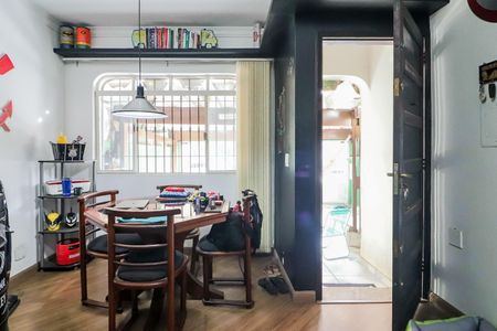 Casa à venda com 90m², 2 quartos e 2 vagas Casa à venda com 90m², 2 quartos e 2 vagasSala