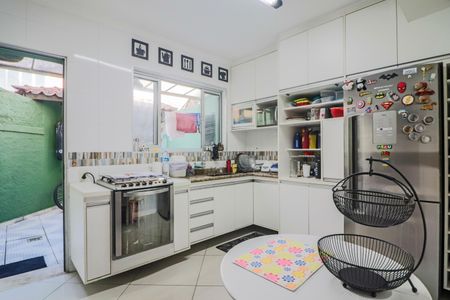 Casa à venda com 90m², 2 quartos e 2 vagas Casa à venda com 90m², 2 quartos e 2 vagasCozinha