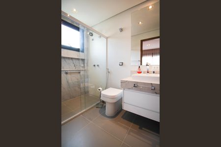 Casa à venda com 275m², 3 quartos e 4 vagasBanheiro da Suíte 2