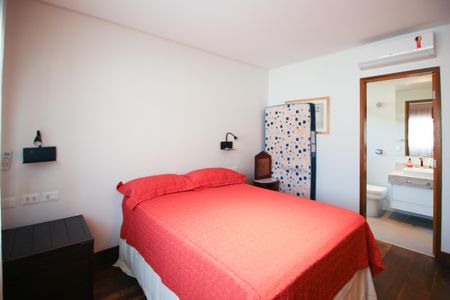 Casa à venda com 275m², 3 quartos e 4 vagasSuíte 2