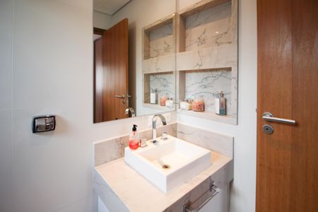 Casa à venda com 275m², 3 quartos e 4 vagasBanheiro da Suíte 2