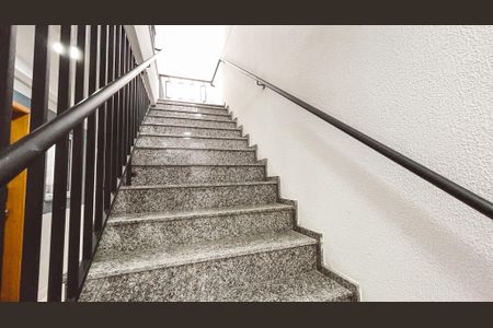 Apartamento para alugar com 24m², 1 quarto e sem vaga Apartamento para alugar com 24m², 1 quarto e sem vagaEscada