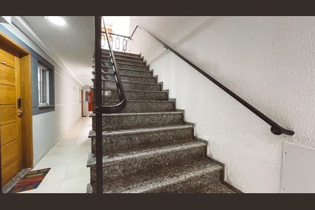 Apartamento para alugar com 24m², 1 quarto e sem vaga Apartamento para alugar com 24m², 1 quarto e sem vagaEscada