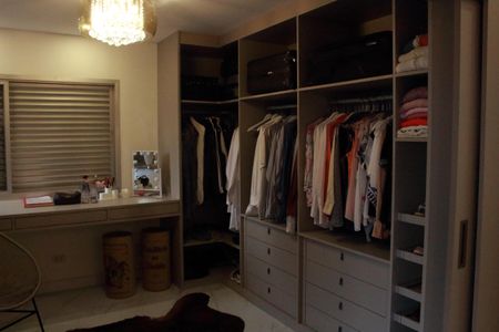 Apartamento à venda com 240m², 3 quartos e 3 vagasCloset
