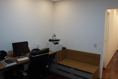 Apartamento à venda com 240m², 3 quartos e 3 vagasEscritório