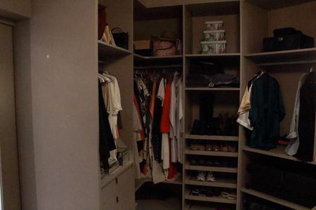 Apartamento à venda com 240m², 3 quartos e 3 vagasCloset