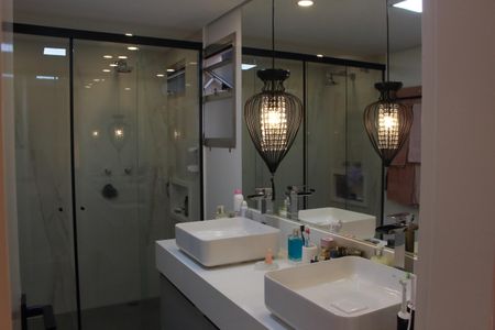 Apartamento à venda com 240m², 3 quartos e 3 vagasBanheiro da Suíte