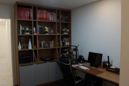 Apartamento à venda com 240m², 3 quartos e 3 vagasEscritório