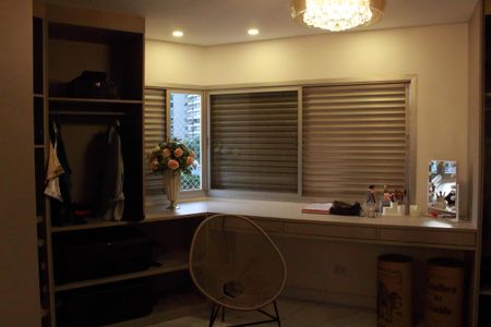 Apartamento à venda com 240m², 3 quartos e 3 vagasCloset