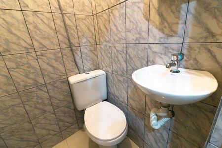 Casa à venda com 220m², 6 quartos e 2 vagasCasa 2 - Banheiro