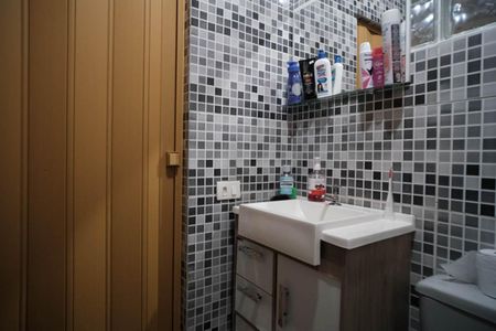 Casa à venda com 220m², 4 quartos e 2 vagasBanheiro 1