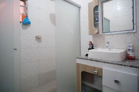 Casa à venda com 220m², 4 quartos e 2 vagasBanheiro 2