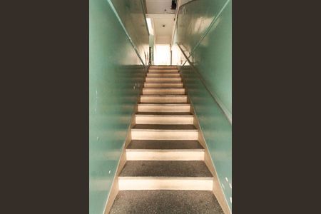 Apartamento à venda com 84m², 2 quartos e sem vaga Apartamento à venda com 84m², 2 quartos e sem vagaEscada