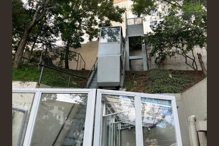 Apartamento à venda com 53m², 2 quartos e sem vaga Apartamento à venda com 53m², 2 quartos e sem vagaElevador