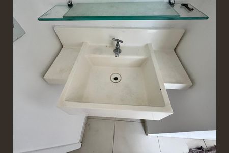 Apartamento à venda com 53m², 2 quartos e sem vaga Apartamento à venda com 53m², 2 quartos e sem vagaBanheiro Social