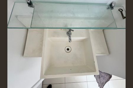 Apartamento à venda com 53m², 2 quartos e sem vaga Apartamento à venda com 53m², 2 quartos e sem vagaBanheiro Social