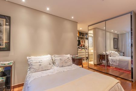 Apartamento à venda com 244m², 4 quartos e 4 vagasSuíte 1