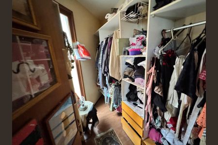 Casa para alugar com 250m², 4 quartos e 3 vagas Casa para alugar com 250m², 4 quartos e 3 vagasCloset do quarto 3