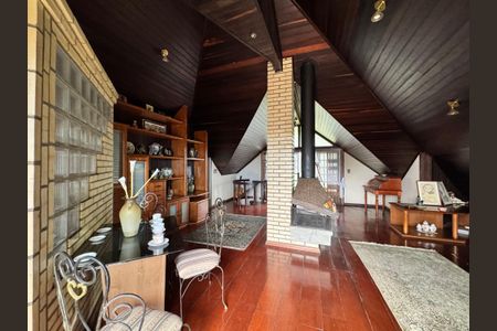 Casa para alugar com 250m², 4 quartos e 3 vagas Casa para alugar com 250m², 4 quartos e 3 vagasÁrea comum