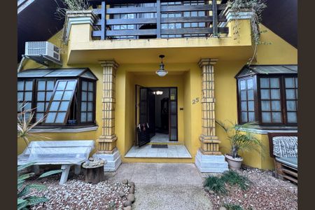 Casa para alugar com 250m², 4 quartos e 3 vagas Casa para alugar com 250m², 4 quartos e 3 vagasÁrea Externa