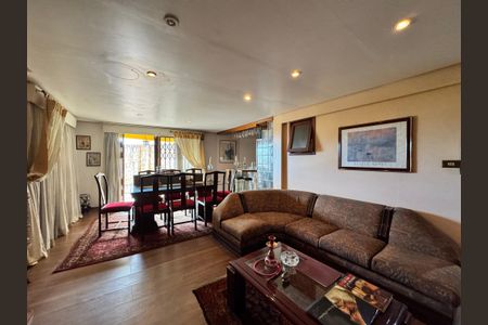 Casa para alugar com 250m², 4 quartos e 3 vagas Casa para alugar com 250m², 4 quartos e 3 vagasSala