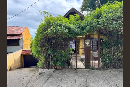 Casa para alugar com 250m², 4 quartos e 3 vagas Casa para alugar com 250m², 4 quartos e 3 vagasFachada