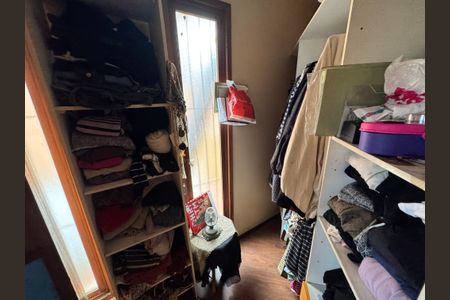 Casa para alugar com 250m², 4 quartos e 3 vagas Casa para alugar com 250m², 4 quartos e 3 vagasCloset do quarto 3