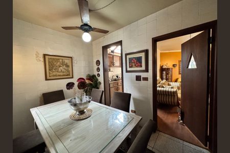 Casa para alugar com 250m², 4 quartos e 3 vagas Casa para alugar com 250m², 4 quartos e 3 vagasSala de Jantar