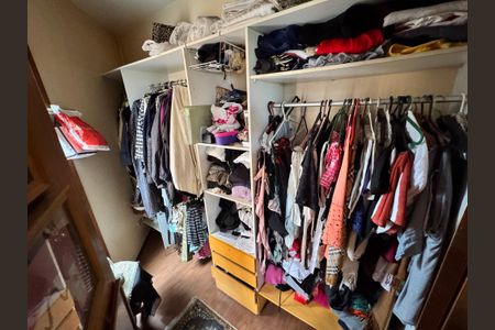 Casa para alugar com 250m², 4 quartos e 3 vagas Casa para alugar com 250m², 4 quartos e 3 vagasCloset do quarto 3