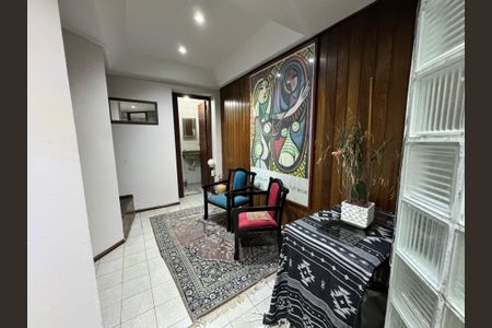 Casa para alugar com 250m², 4 quartos e 3 vagas Casa para alugar com 250m², 4 quartos e 3 vagasSala