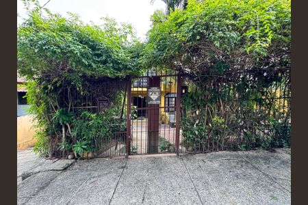 Casa para alugar com 250m², 4 quartos e 3 vagas Casa para alugar com 250m², 4 quartos e 3 vagasFachada