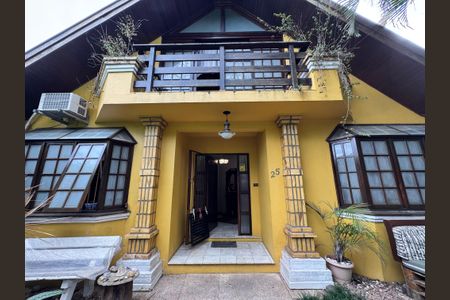 Casa para alugar com 250m², 4 quartos e 3 vagas Casa para alugar com 250m², 4 quartos e 3 vagasÁrea Externa