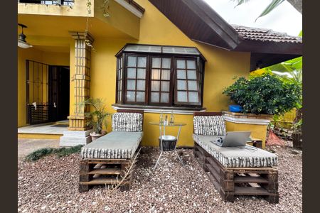 Casa para alugar com 250m², 4 quartos e 3 vagas Casa para alugar com 250m², 4 quartos e 3 vagasÁrea Externa