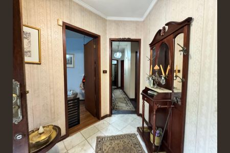 Casa para alugar com 250m², 4 quartos e 3 vagas Casa para alugar com 250m², 4 quartos e 3 vagasCorredor