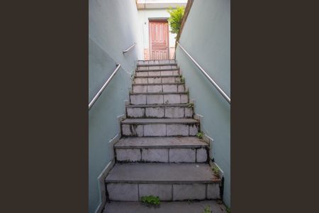 Casa para alugar com 800m², 5 quartos e 4 vagasEscada