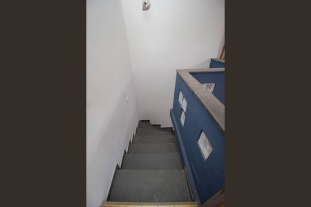 Casa para alugar com 800m², 5 quartos e 4 vagasEscada