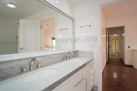 Apartamento à venda com 200m², 3 quartos e 3 vagasBanheiro da Suíte 3